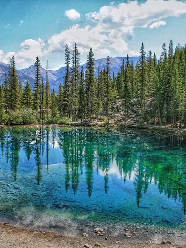 Why Moraine Lake Tours Should Be on Your Canada Bucket List